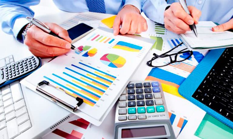 Imagen de portada de Carreras Top: Economía