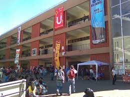 Imagen de portada de ¿Tienen ventajas los estudiantes de colegios privados?