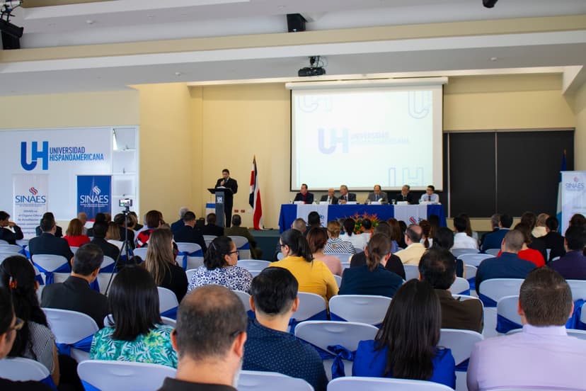 Imagen de portada de UH lidera lista de universidades con mayor cantidad de carreras acreditas