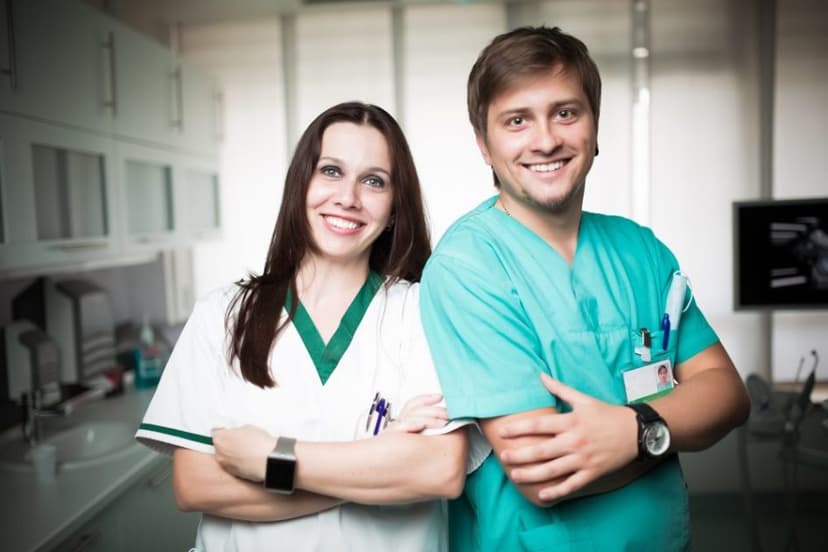 Imagen de portada de Odontología vs. Medicina