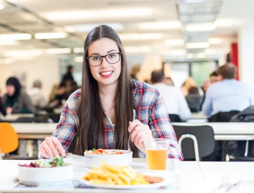 Imagen de portada de 10 consejos para comer sano en la U